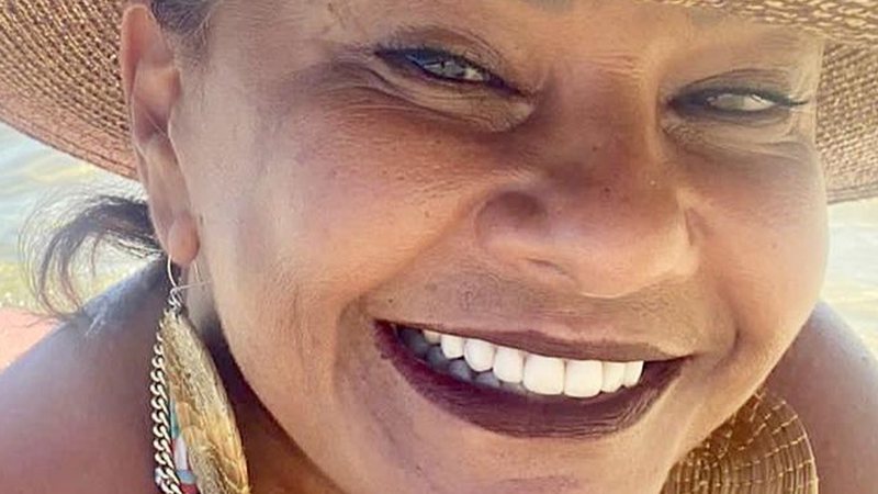 Solange Couto Posa De Fio Dental Na Praia E Recebe Elogios