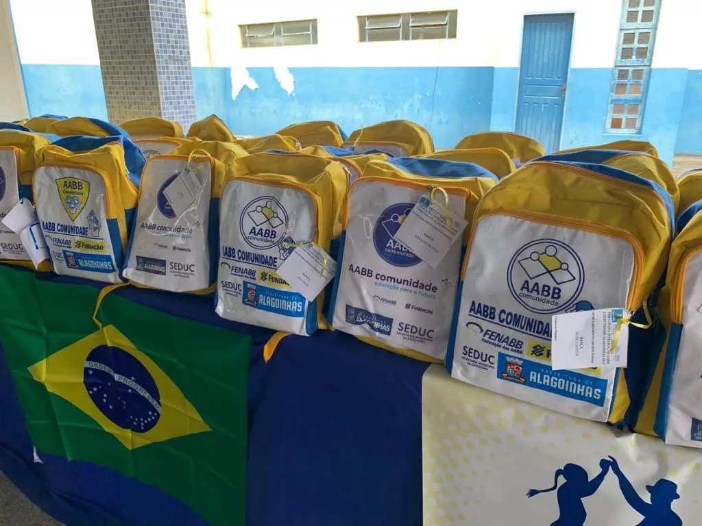 Programa Aabb Comunidade Faz Entrega De Kits De Higiene Uniforme E Uniforme De Banho Aos